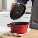 Cocotte ciliegia 24 cm Staub - immagine 6