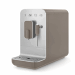 Macchina da caffè automatica con lancia vaporen colore Marrone di SMEG